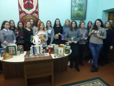 Паэтычнае папуры ў бібліятэцы