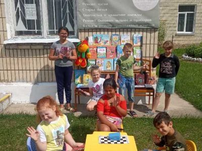 Сустрэча з кнігай на «бібліятэчным бульвары»