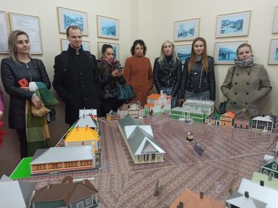 Кастрычнік пачынаецца з музейнай экскурсіі і ганаровай граматы