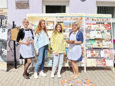 Добры настрой у БібліяКафэ “Смачная кніга”